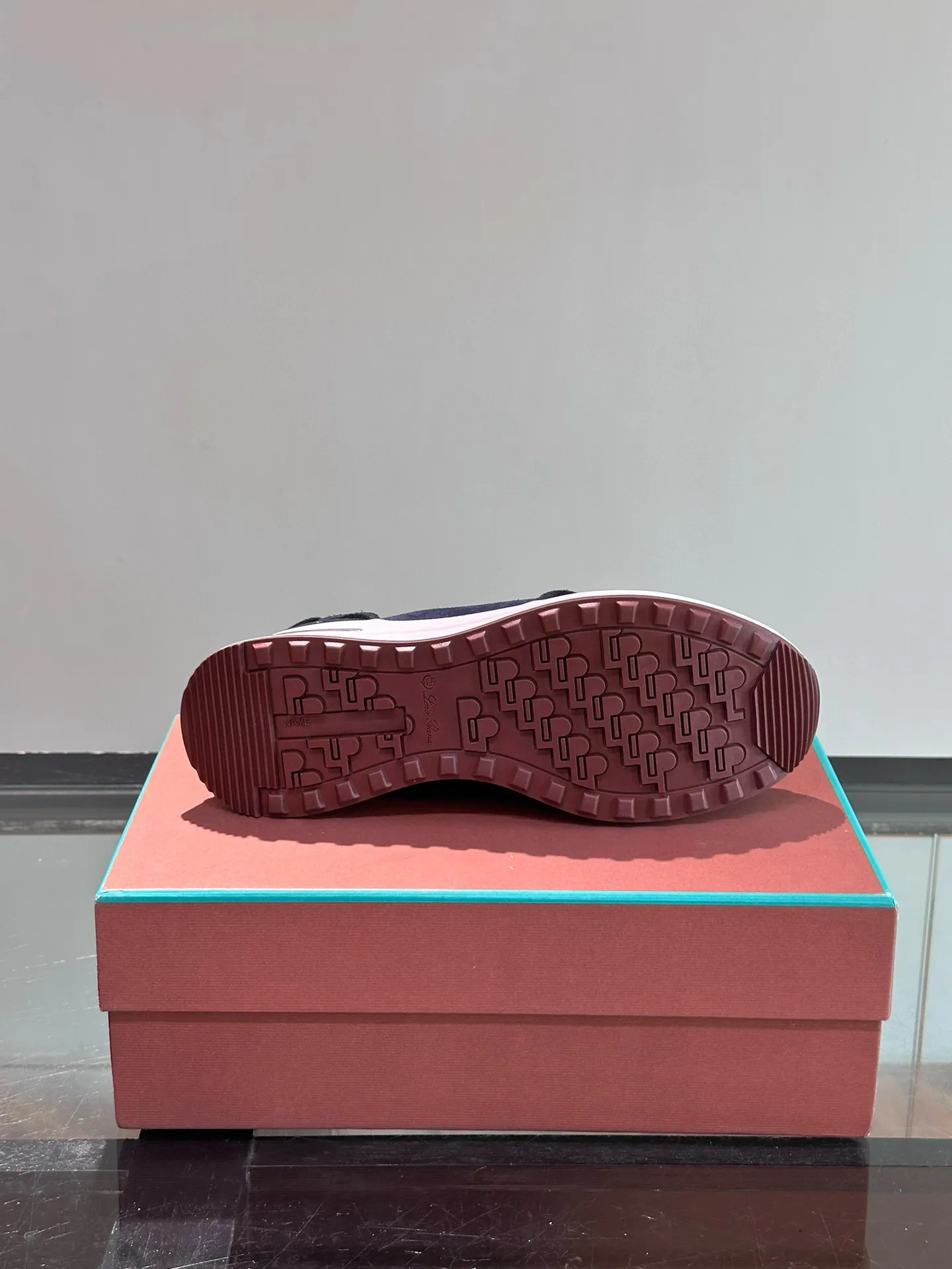 Factory price: 540💰Loro men's shoes💰iana niche Loro classic jogging shoes, men's lace-up casual shoes and sneakers, high-quality lightweight and comfortable fabrics, suitable for outdoor leisure, the color scheme is young and energetic, and it looks great with sportswear or casual suits! Size: 39-46 (customized sizes of 45 and 46 are non-refundable)